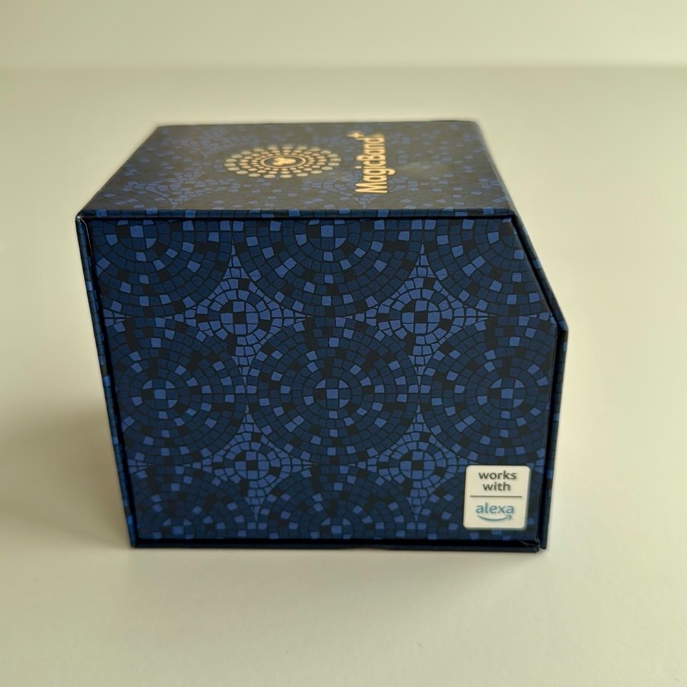 Disney Club 33 MagicBand 2026 Limited Edition - Picture 5 of 8